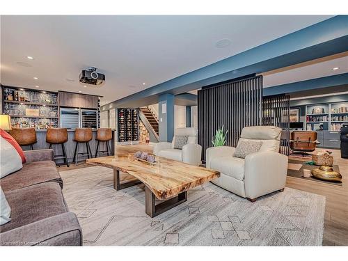 21-4360 Millcroft Park Drive, Burlington, ON - Indoor Photo Showing Living Room