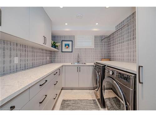 21-4360 Millcroft Park Drive, Burlington, ON - Indoor Photo Showing Laundry Room