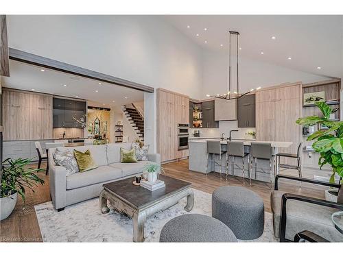 21-4360 Millcroft Park Drive, Burlington, ON - Indoor Photo Showing Living Room