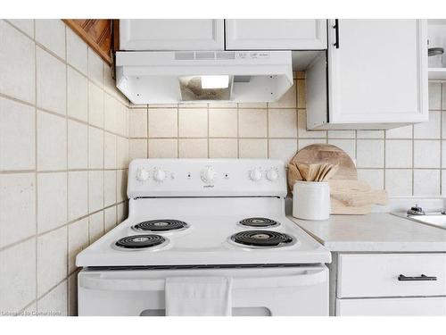 13 Clinton Street, Hamilton, ON - Indoor Photo Showing Kitchen