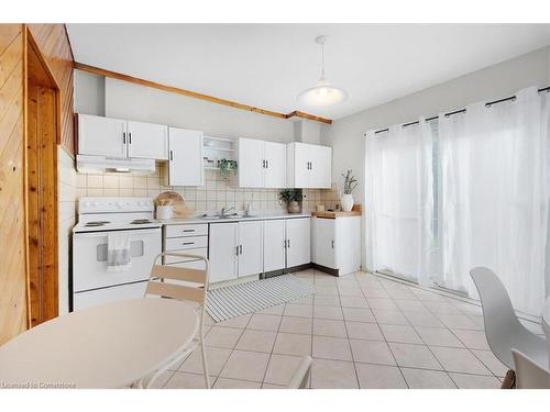 13 Clinton Street, Hamilton, ON - Indoor Photo Showing Kitchen