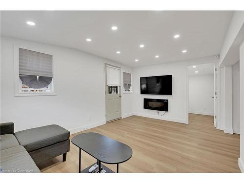 1038 Lakeshore Road, Selkirk, ON - Indoor Photo Showing Living Room