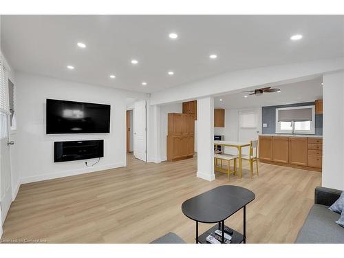 1038 Lakeshore Road, Selkirk, ON - Indoor Photo Showing Living Room