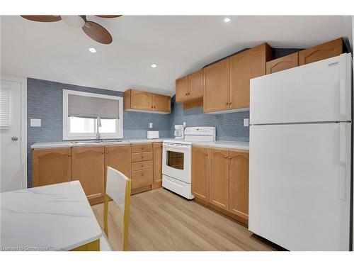 1038 Lakeshore Road, Selkirk, ON - Indoor Photo Showing Kitchen