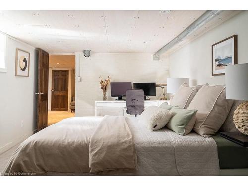 101 Pearl Street S, Hamilton, ON - Indoor Photo Showing Bedroom