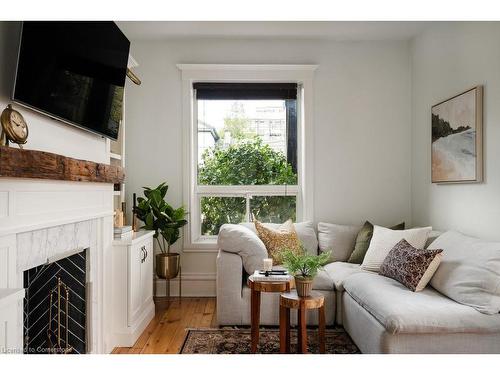 101 Pearl Street S, Hamilton, ON - Indoor Photo Showing Living Room With Fireplace