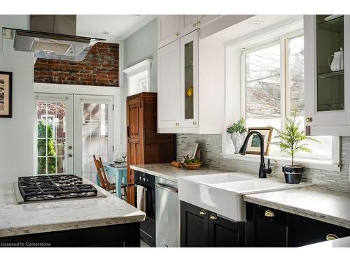 101 Pearl Street S, Hamilton, ON - Indoor Photo Showing Kitchen With Upgraded Kitchen