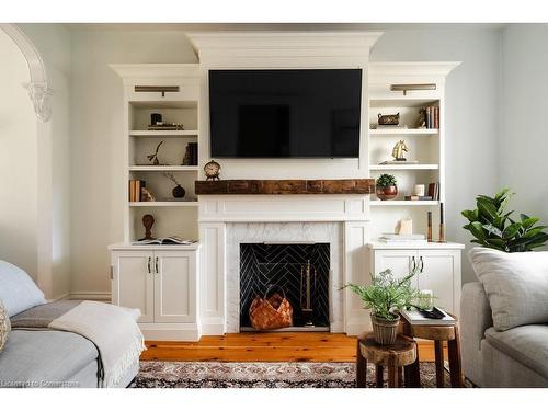 101 Pearl Street S, Hamilton, ON - Indoor Photo Showing Living Room With Fireplace