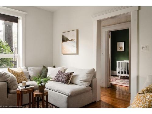 101 Pearl Street S, Hamilton, ON - Indoor Photo Showing Living Room