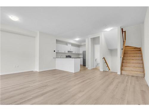 147-677 Park Road N, Brantford, ON - Indoor Photo Showing Kitchen