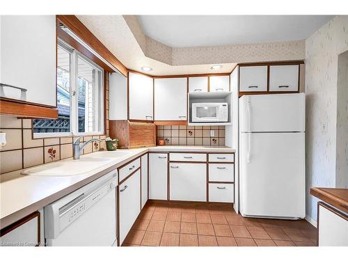 54 Little John Road, Dundas, ON - Indoor Photo Showing Kitchen