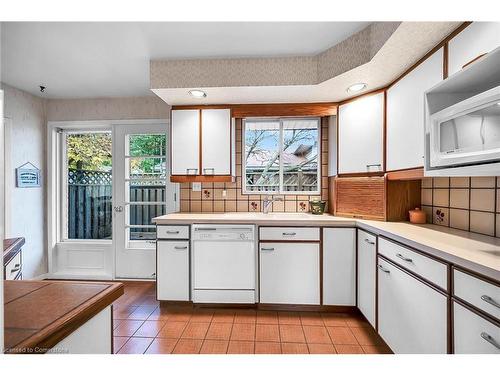 54 Little John Road, Dundas, ON - Indoor Photo Showing Kitchen