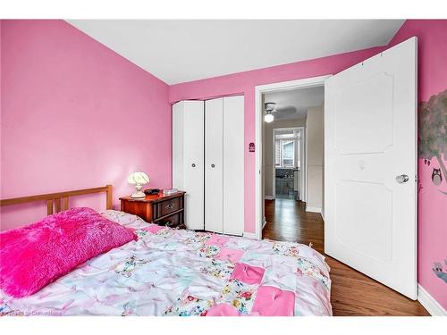 54 Little John Road, Dundas, ON - Indoor Photo Showing Bedroom