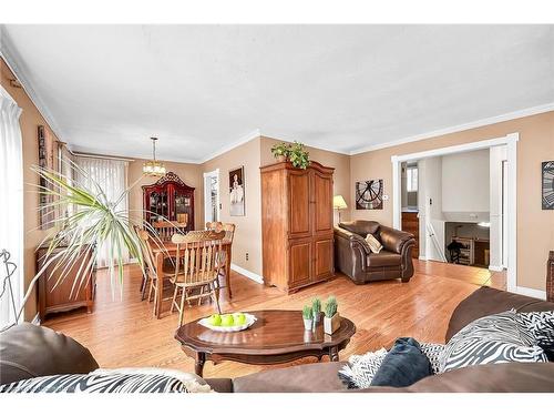 54 Little John Road, Dundas, ON - Indoor Photo Showing Living Room