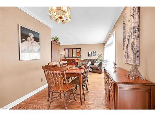 54 Little John Road, Dundas, ON - Indoor Photo Showing Dining Room