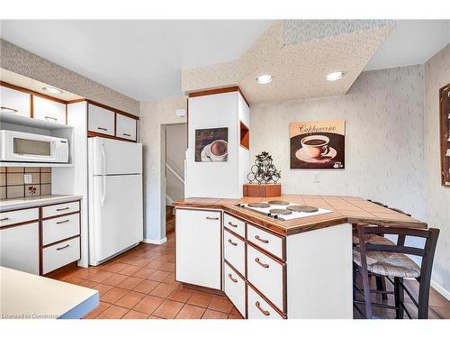 54 Little John Road, Dundas, ON - Indoor Photo Showing Kitchen