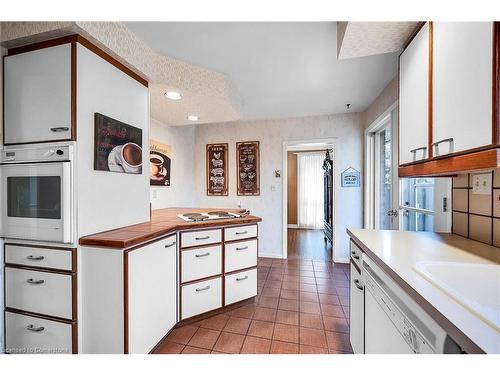 54 Little John Road, Dundas, ON - Indoor Photo Showing Kitchen