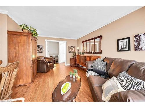 54 Little John Road, Dundas, ON - Indoor Photo Showing Living Room