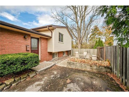 54 Little John Road, Dundas, ON - Outdoor