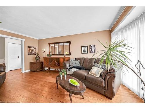 54 Little John Road, Dundas, ON - Indoor Photo Showing Living Room