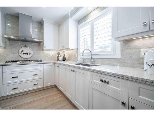 35 Quincy Court, Hamilton, ON - Indoor Photo Showing Kitchen With Double Sink With Upgraded Kitchen