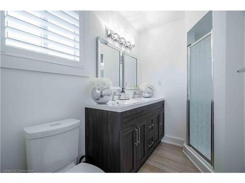 35 Quincy Court, Hamilton, ON - Indoor Photo Showing Bathroom