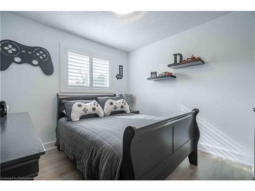 35 Quincy Court, Hamilton, ON - Indoor Photo Showing Bedroom