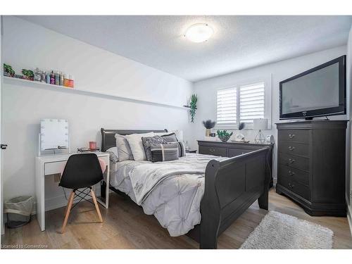 35 Quincy Court, Hamilton, ON - Indoor Photo Showing Bedroom