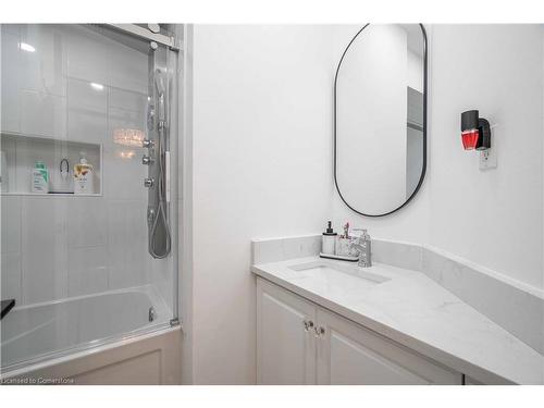 35 Quincy Court, Hamilton, ON - Indoor Photo Showing Bathroom