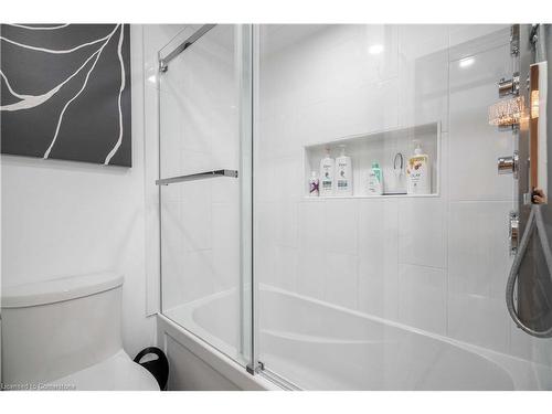 35 Quincy Court, Hamilton, ON - Indoor Photo Showing Bathroom