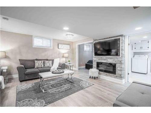 35 Quincy Court, Hamilton, ON - Indoor Photo Showing Living Room With Fireplace