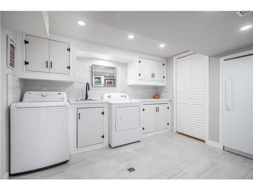 35 Quincy Court, Hamilton, ON - Indoor Photo Showing Laundry Room