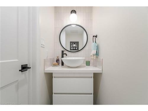 86 Gage Avenue N, Hamilton, ON - Indoor Photo Showing Bathroom