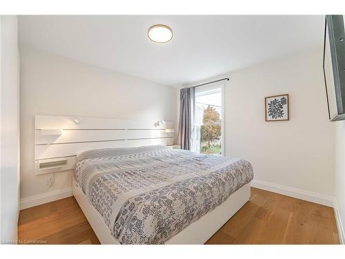 86 Gage Avenue N, Hamilton, ON - Indoor Photo Showing Bedroom