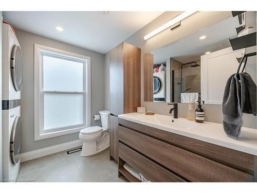 86 Gage Avenue N, Hamilton, ON - Indoor Photo Showing Bathroom