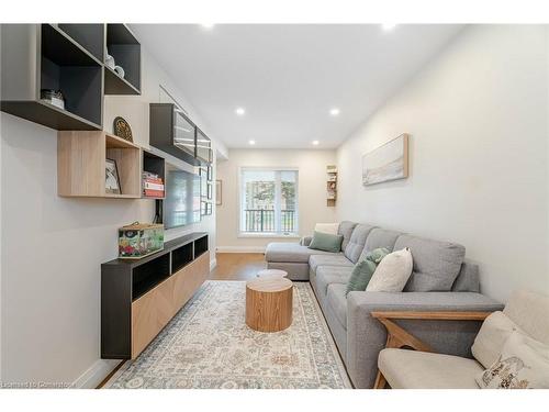 86 Gage Avenue N, Hamilton, ON - Indoor Photo Showing Living Room