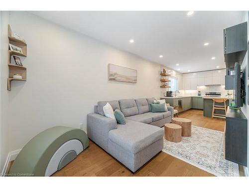 86 Gage Avenue N, Hamilton, ON - Indoor Photo Showing Living Room