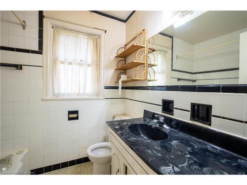 735 Montgomery Drive, Hamilton, ON - Indoor Photo Showing Bathroom