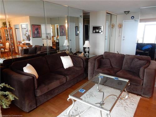 1512-500 Green Road, Stoney Creek, ON - Indoor Photo Showing Living Room