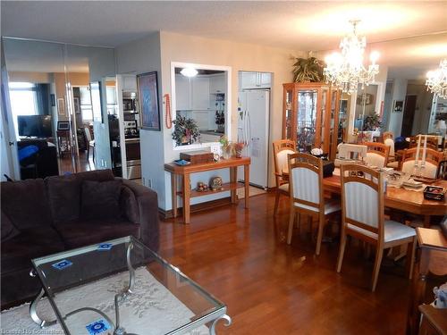 1512-500 Green Road, Stoney Creek, ON - Indoor Photo Showing Living Room