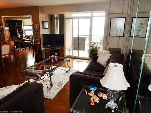 1512-500 Green Road, Stoney Creek, ON - Indoor Photo Showing Living Room