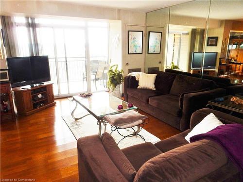 1512-500 Green Road, Stoney Creek, ON - Indoor Photo Showing Living Room