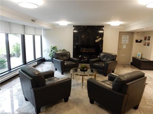 1512-500 Green Road, Stoney Creek, ON - Indoor Photo Showing Living Room