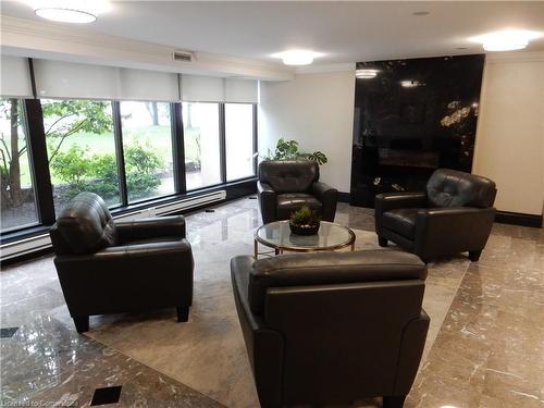 1512-500 Green Road, Stoney Creek, ON - Indoor Photo Showing Living Room