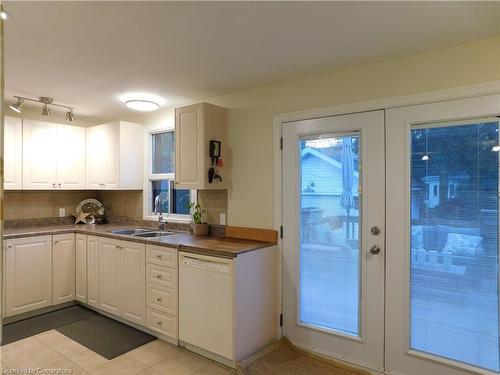 264 Wexford Avenue S, Hamilton, ON - Indoor Photo Showing Kitchen With Double Sink