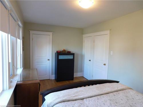 264 Wexford Avenue S, Hamilton, ON - Indoor Photo Showing Bedroom