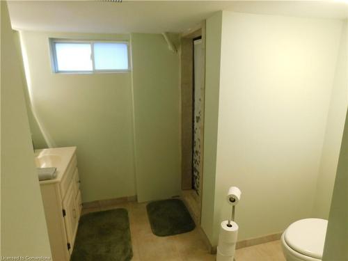 264 Wexford Avenue S, Hamilton, ON - Indoor Photo Showing Bathroom