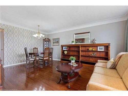 814 Tenth Avenue, Hamilton, ON - Indoor Photo Showing Living Room