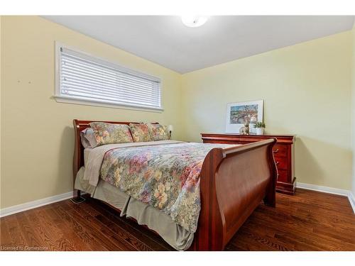 814 Tenth Avenue, Hamilton, ON - Indoor Photo Showing Bedroom