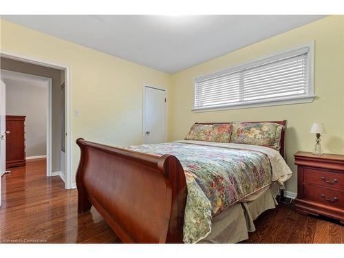 814 Tenth Avenue, Hamilton, ON - Indoor Photo Showing Bedroom